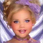 Девочка - кукла.