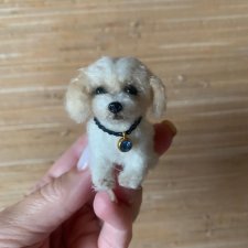 Маленькая реалистичная собачка