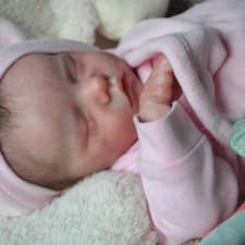 Твинчик в пеленке. Спим посыпаем ни кому не мешаем