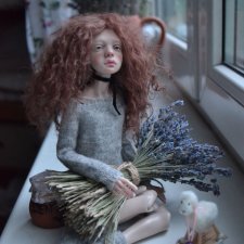 Серый зимний вечер. Птичка Лора - грезы  и мечты о теплом лете