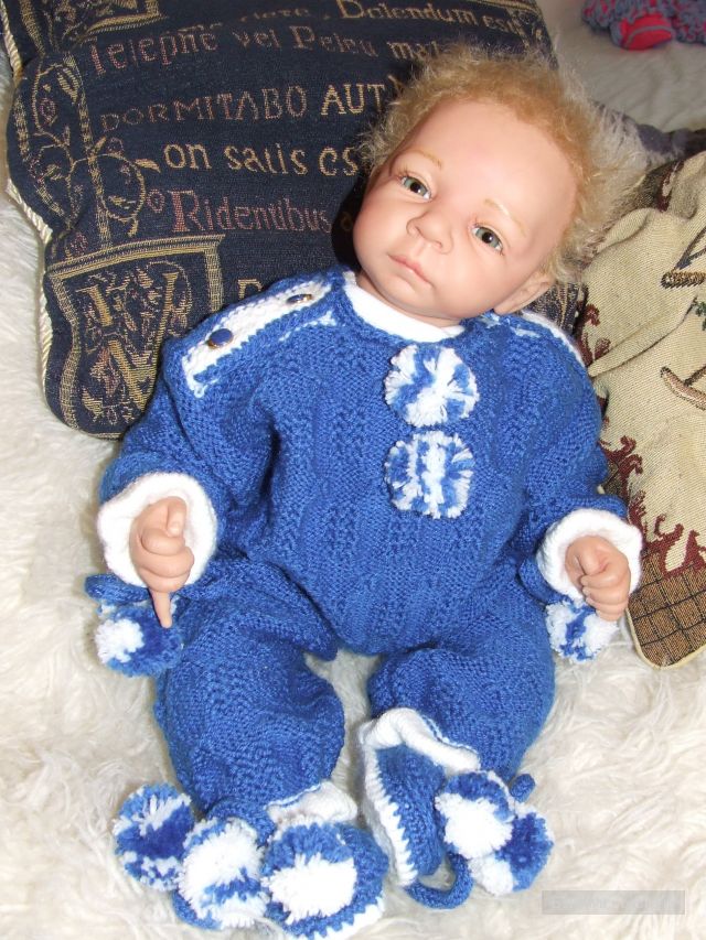 Знакомьтесь. Мой Ванечка.