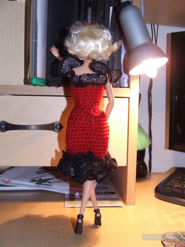 блонда модница.