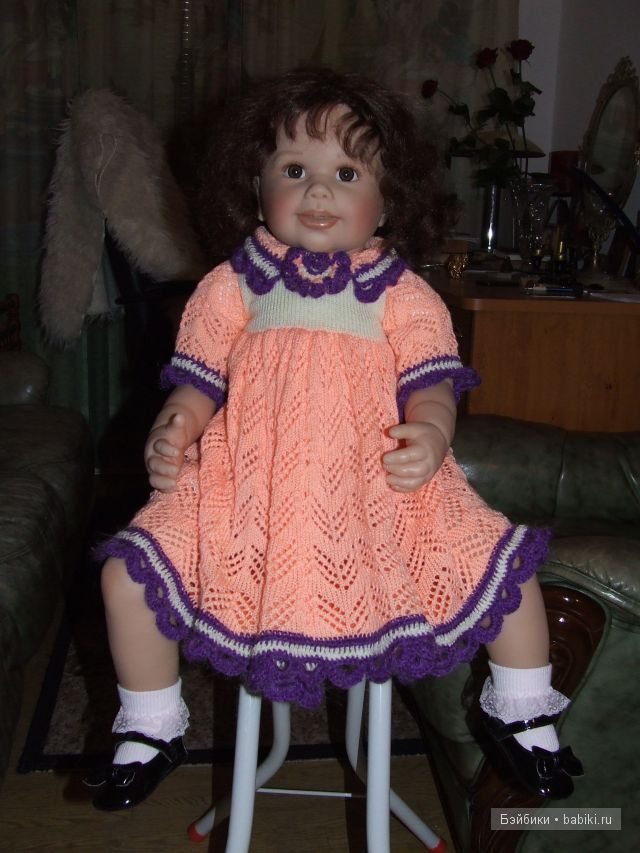 верхом на стуле