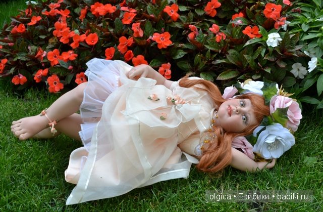 Зеленоглазая нимфа Аллюра от Фейзах Спанос, прогулка в Межигорье