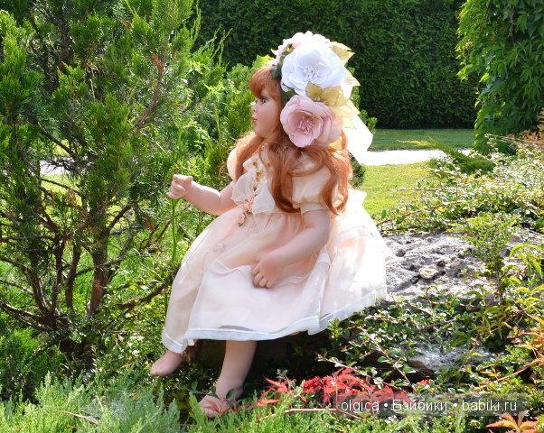 Зеленоглазая нимфа Аллюра от Фейзах Спанос, прогулка в Межигорье