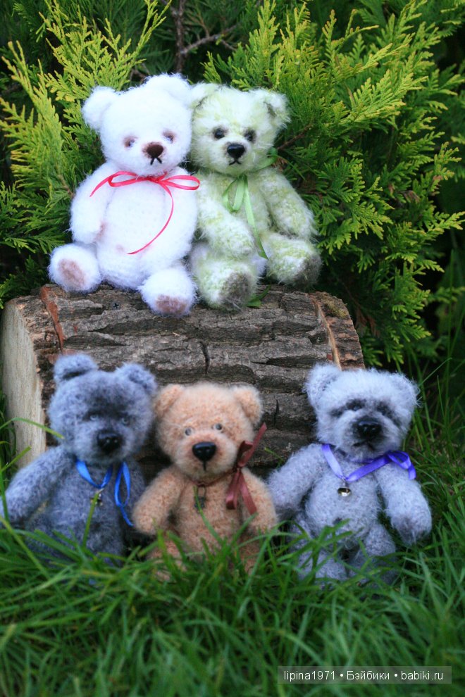 Мишек становится больше - игрушка вязанная