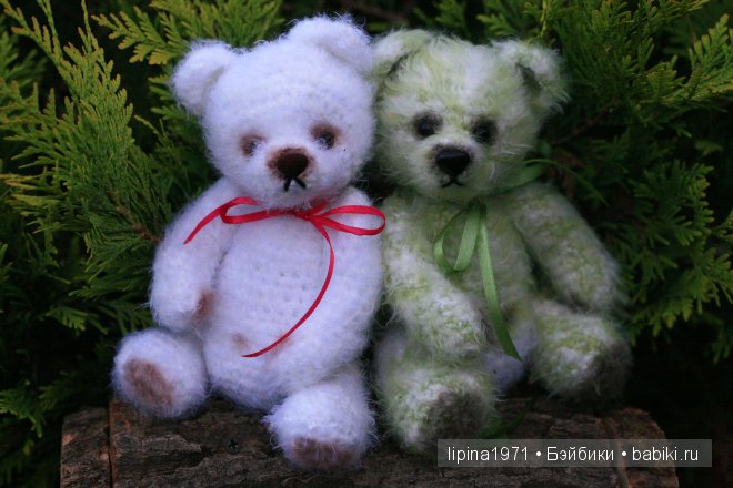 Мишек становится больше - игрушка вязанная