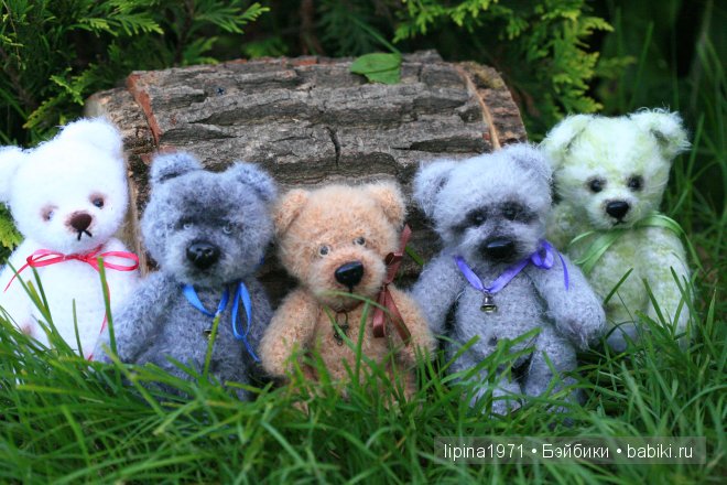 Мишек становится больше - игрушка вязанная