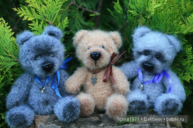 Мишек становится больше - игрушка вязанная