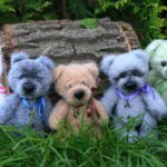 Мишек становится больше - игрушка вязанная