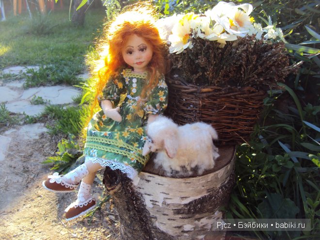 Присели на пенек.