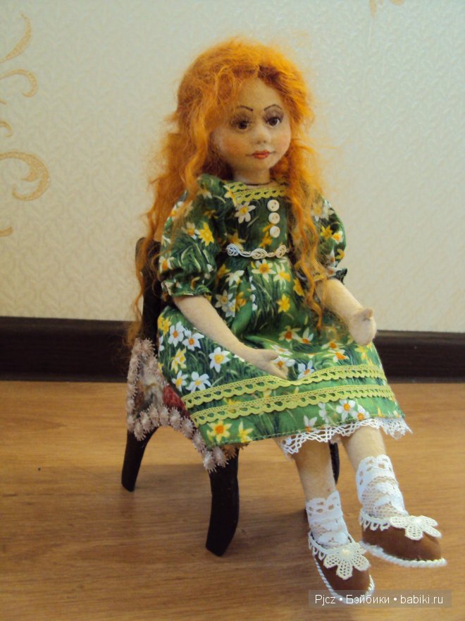 Куколка сделана из листового фетра на каркасе.  14 точек артикуляции.