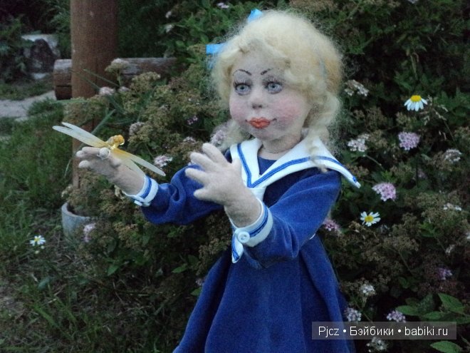 Стрекоза прилетела