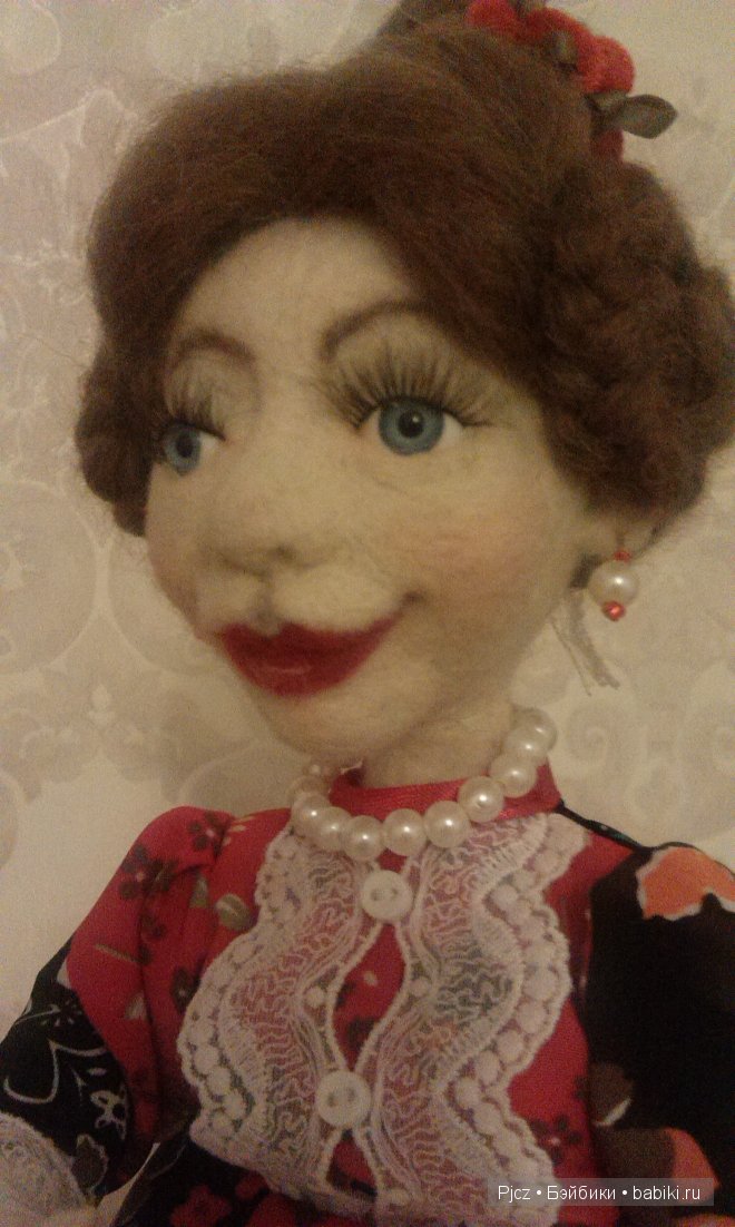 Новенькая рукоделка - валянная кукла из шерсти (фото 2)