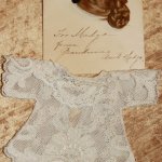 Подарки  куклятам. Антикварное платье и парик