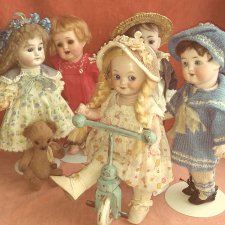 Антикварный  детский  сад. Велосипед