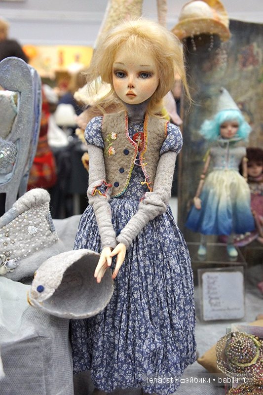 Выставка на Тишинке 5 марта 2016 года.