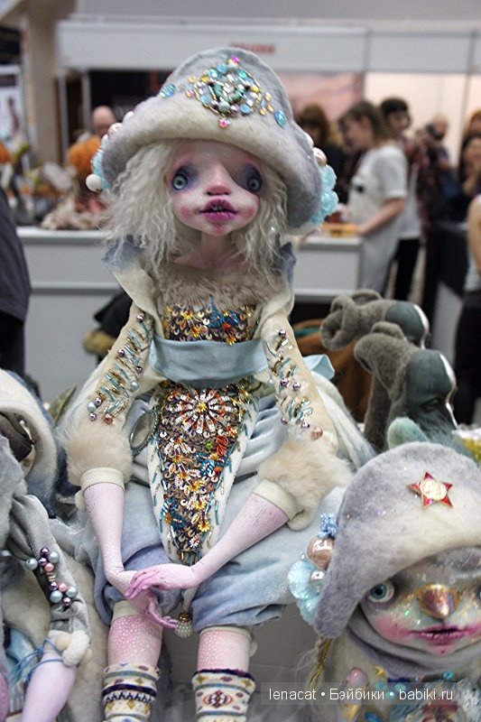 Выставка на Тишинке 5 марта 2016 года.