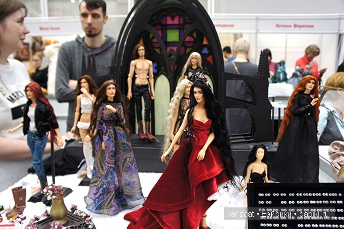 Выставка на Тишинке 5 марта 2016 года.