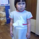 Как научить дочку играть в куклы?)