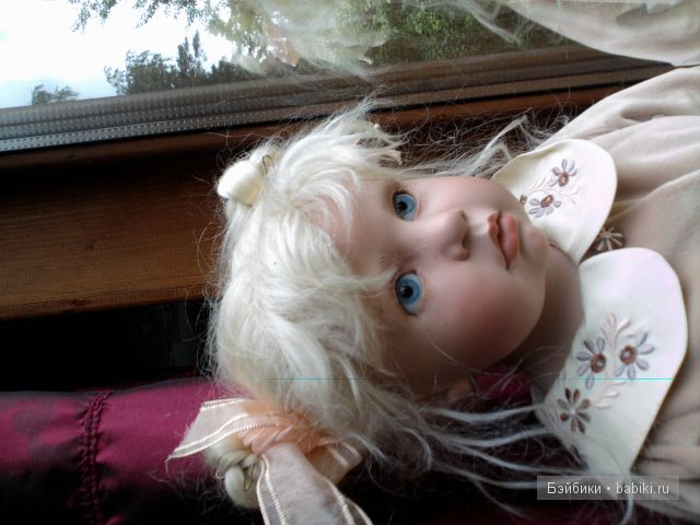 У нее веснушки