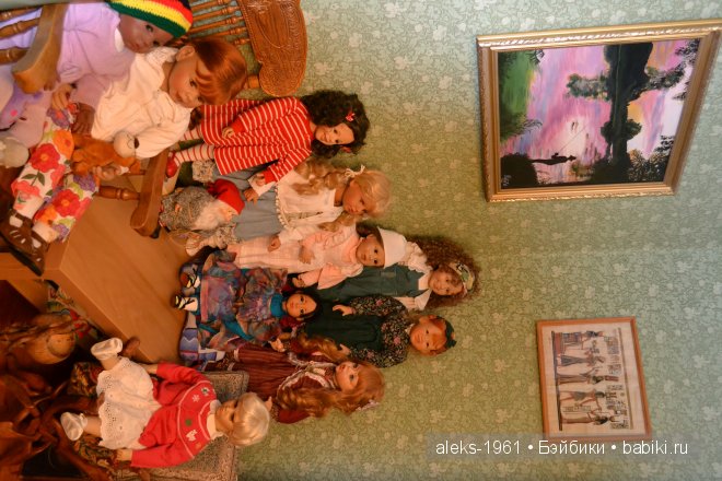 это в противоположном углу на столике(надеюсь временно)