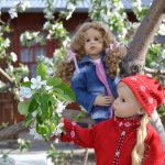 Яблони в цвету и куколки Сиссель Скилле