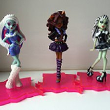 Продам фигурки из журнала с мини-куклами "Monster High"