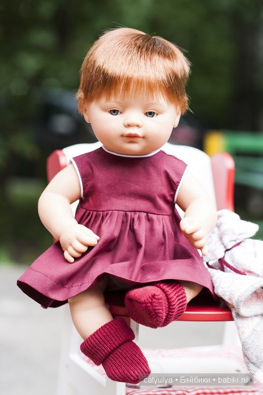 Испанская куколка ASI, Джулия, в платье, на стульчике