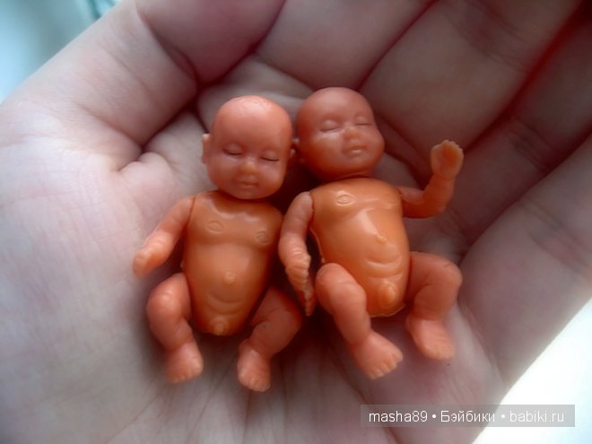 Вот так они сладко посапывают на моей ладошке...