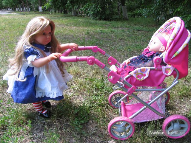 Алиса с сестренкой