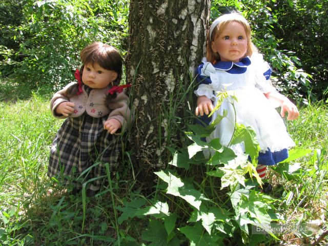 Алиса с подружкой