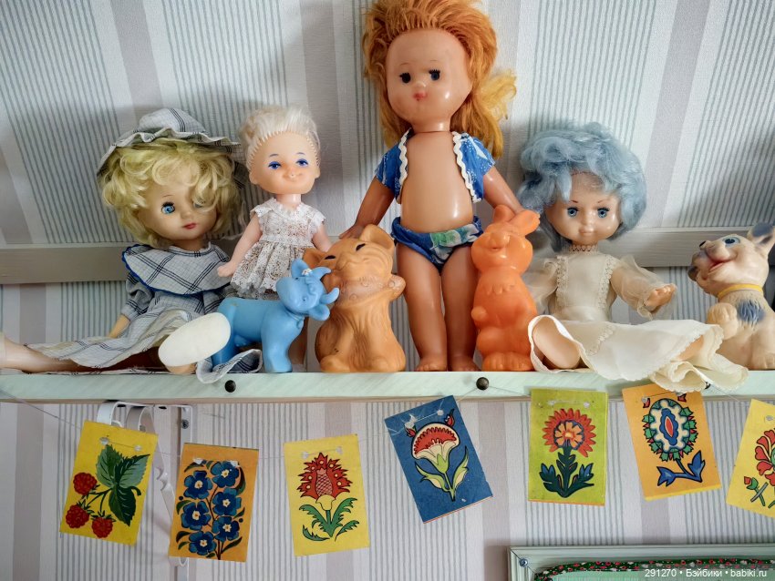 Флажки проутюжила, заклеила скотчем