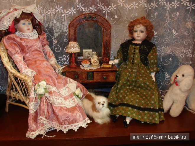 Две барышни - реплики.