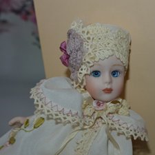 Фарфоровая куколка. Клеймо SS. Подскажете кто она?
