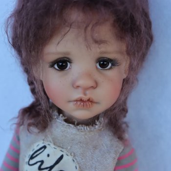 Преордер на Holly tan от Kaye Wiggs