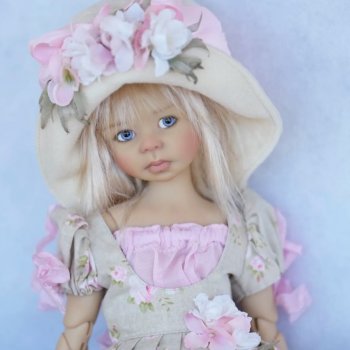 Преордер на Charlotte sunkissed от Kaye Wiggs