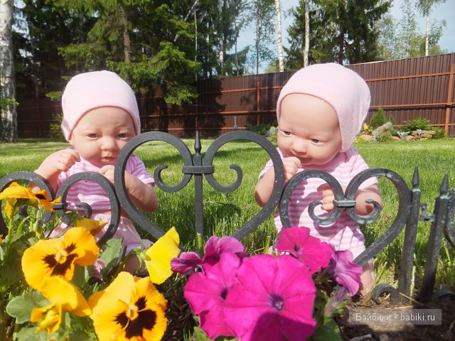 Маруся и Дуся в цветах