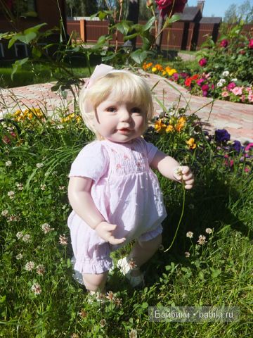 Ангелика гуляет