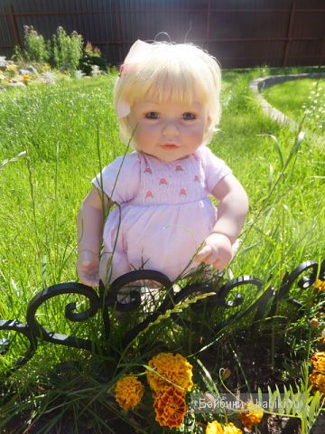 Ангелика смотрит