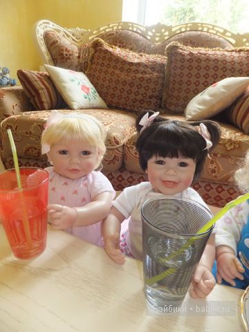 Ангелика  за столом