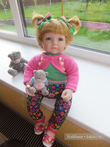 Ритуся на окне