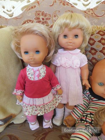 Две малышки в обновках