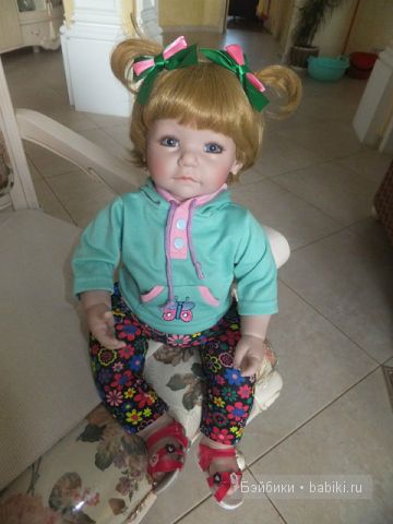 Рита на стуле