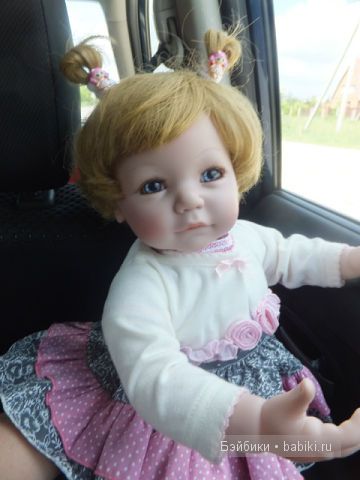 Рита смотрит в окошко