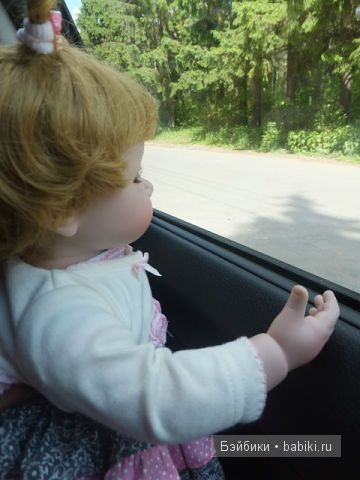 Рита смотрит в окошко 3