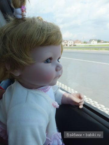 Рита смотрит в окошко 4