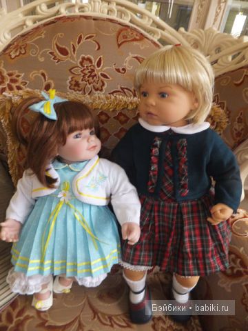 Вдвоём разговаривают