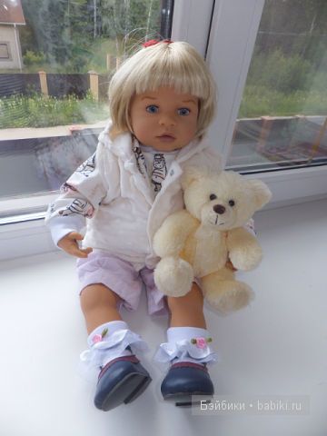 На окошке с мишкой