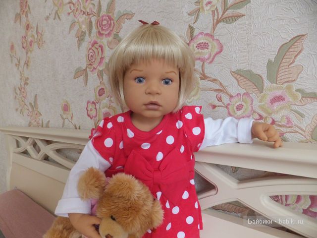 Яна крупным планом